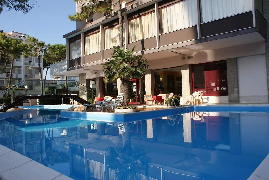 Hotel Corona 米兰马瑞提那