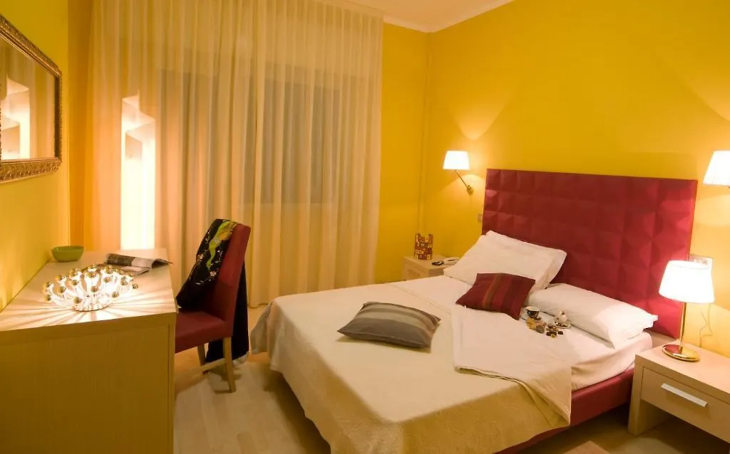 Hotel Corona 米兰马瑞提那