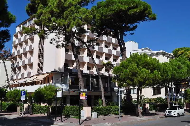 Hotel Corona 米兰马瑞提那